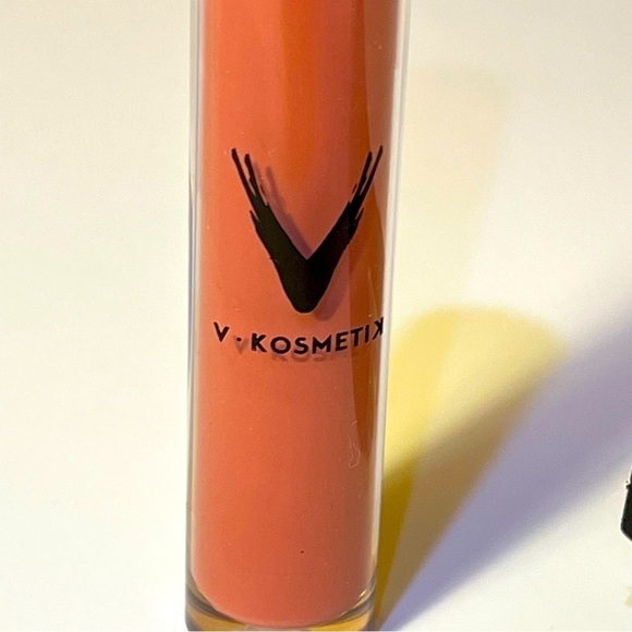 Vkosmetik Vinyl Lip Lacquer Long-wear High-Shine Fade-Proof Non-Drying โWisdomโ - Picture 4 of 10